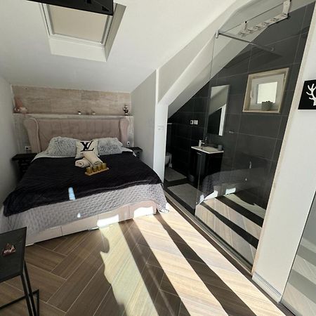 Luxury Apartment Martinis With Pool Split Extérieur photo