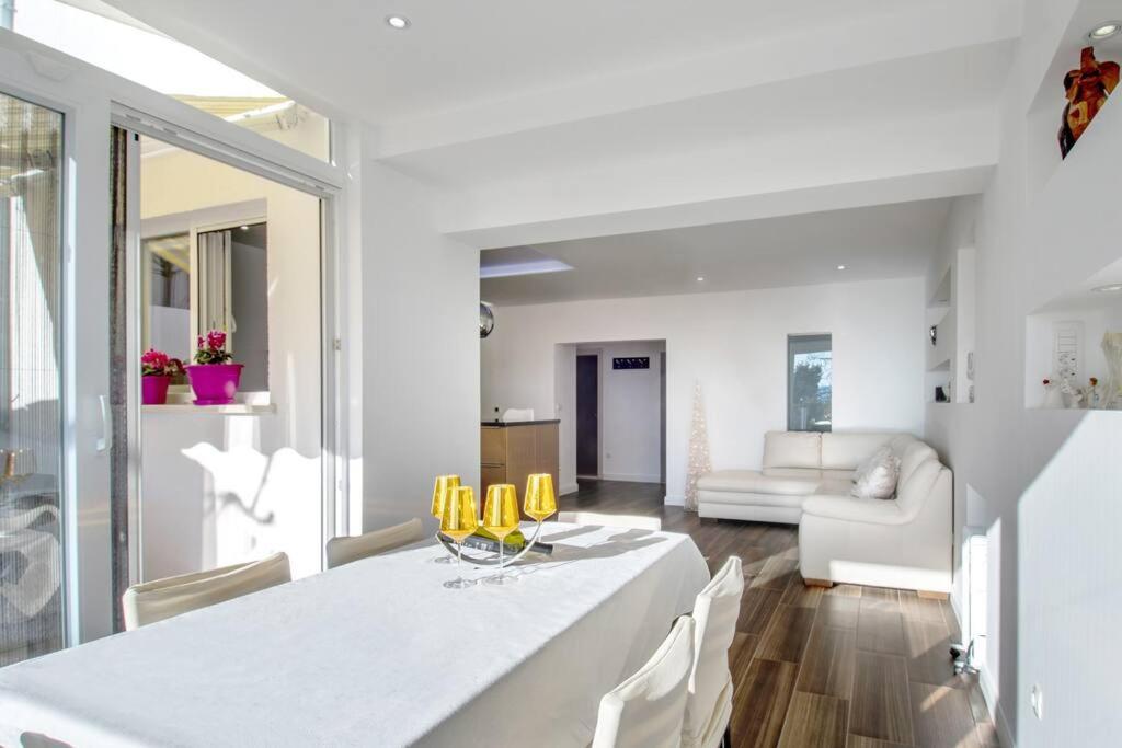 Luxury Apartment Martinis With Pool Split Extérieur photo