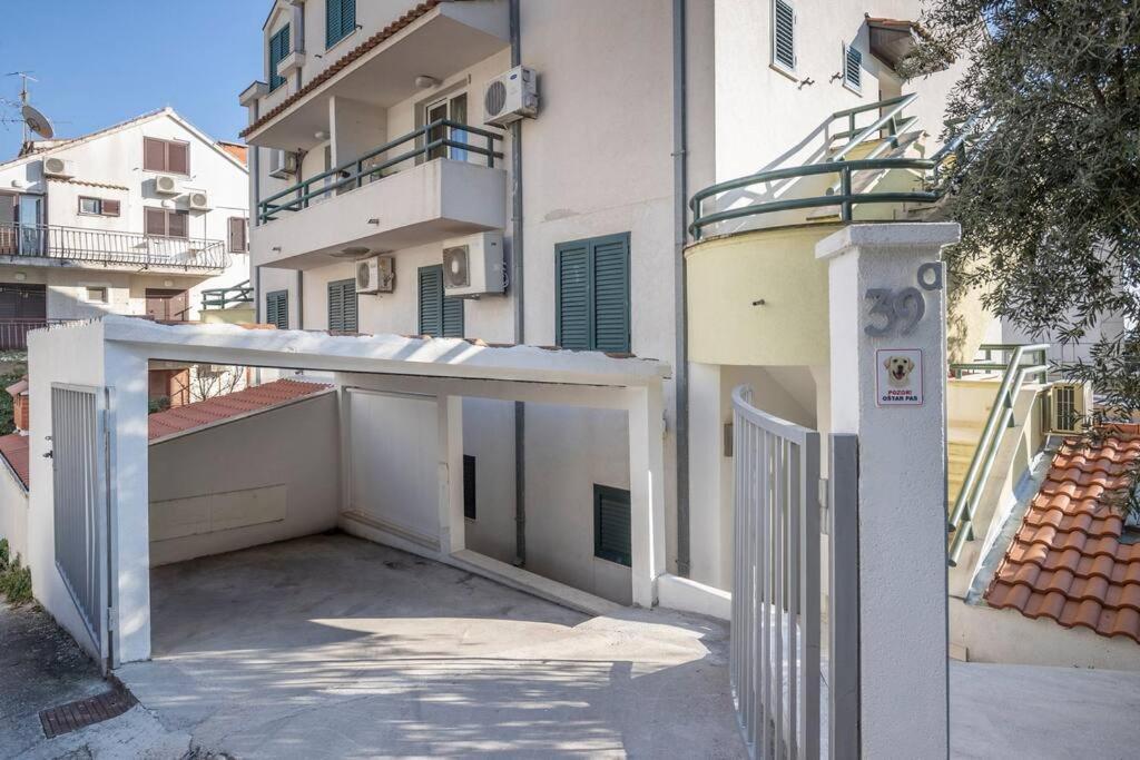 Luxury Apartment Martinis With Pool Split Extérieur photo